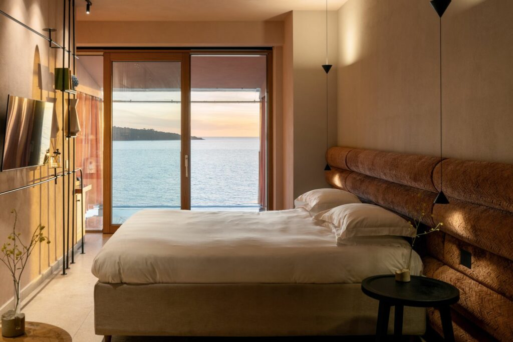 camera dell'hotel laqua by the sea firmato cannavacciuolo a meta di sorrento 